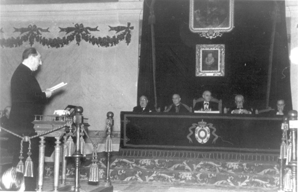 Lectura del discurso de ingreso de Esteban Terradas en la Real Academia Espaola el 13 de octubre de 1946.